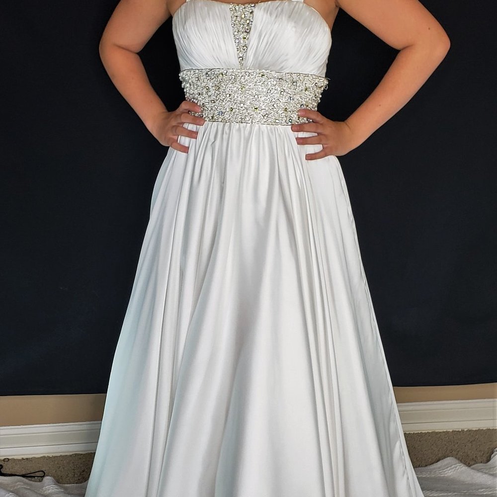 Mac Duggal Couture white Ballgown, Prom Pageant
